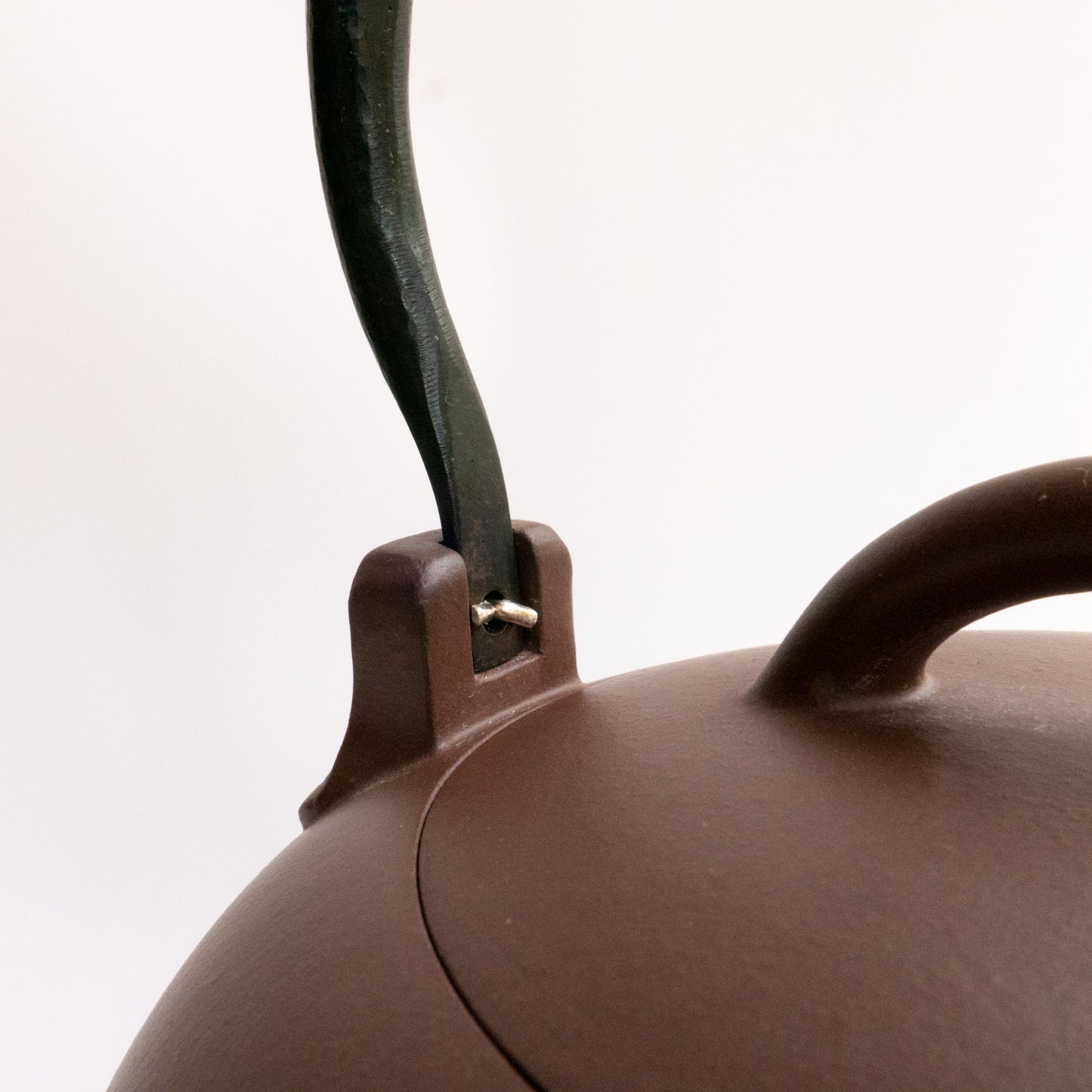 1.2L Fang Xia "Zhong Cao Qing" Zisha Kettle (紫砂烧水壶)
