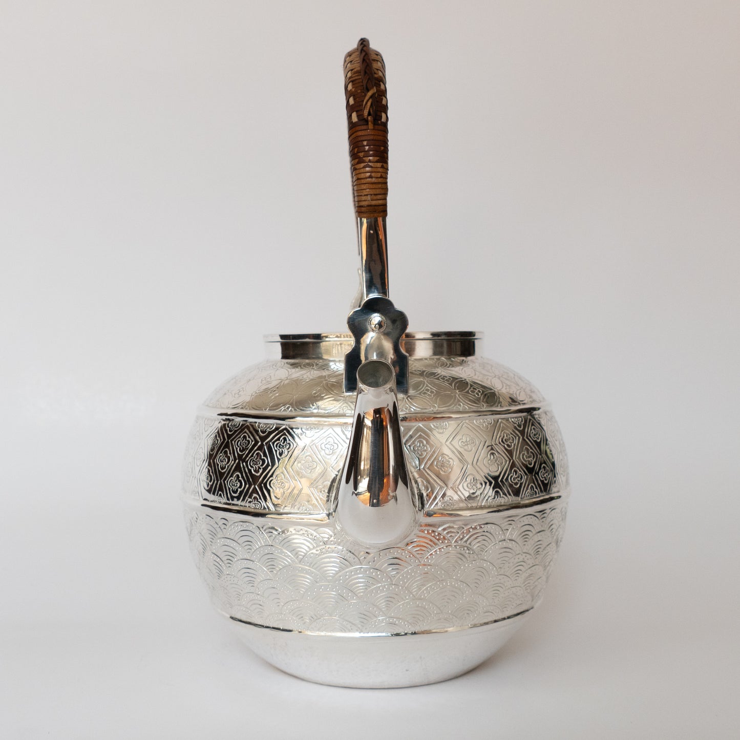 1.24L .999 Silver Kettle (Carved)