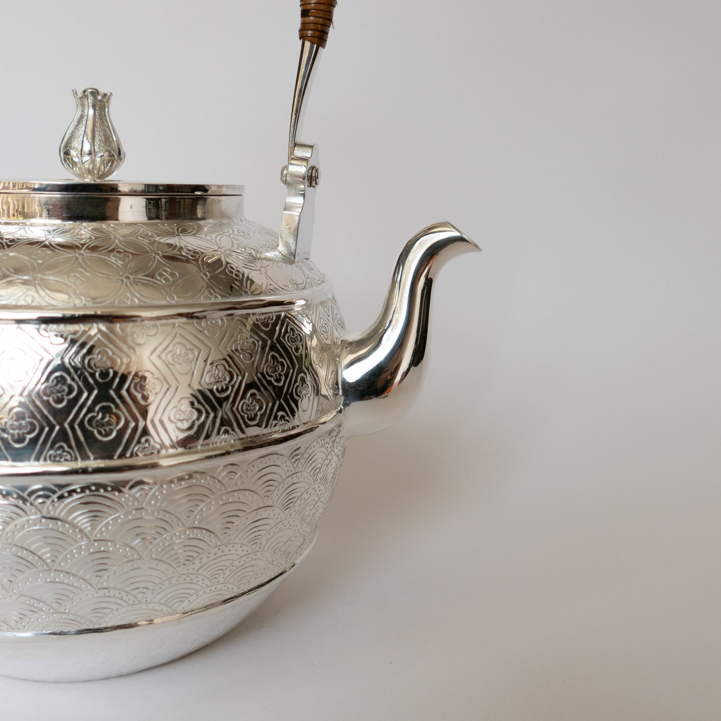 1.24L .999 Silver Kettle (Carved)