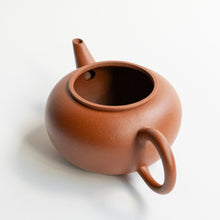 Load image into Gallery viewer, 100ml Fang Xia - HongNi Shui Ping Yixing Teapot
