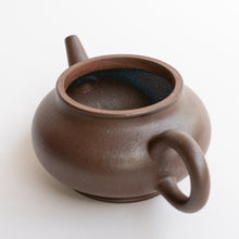 Load image into Gallery viewer, 90ml Fang Xia - Wood Fired ZiNi Flat Shui Ping Yixing Teapot
