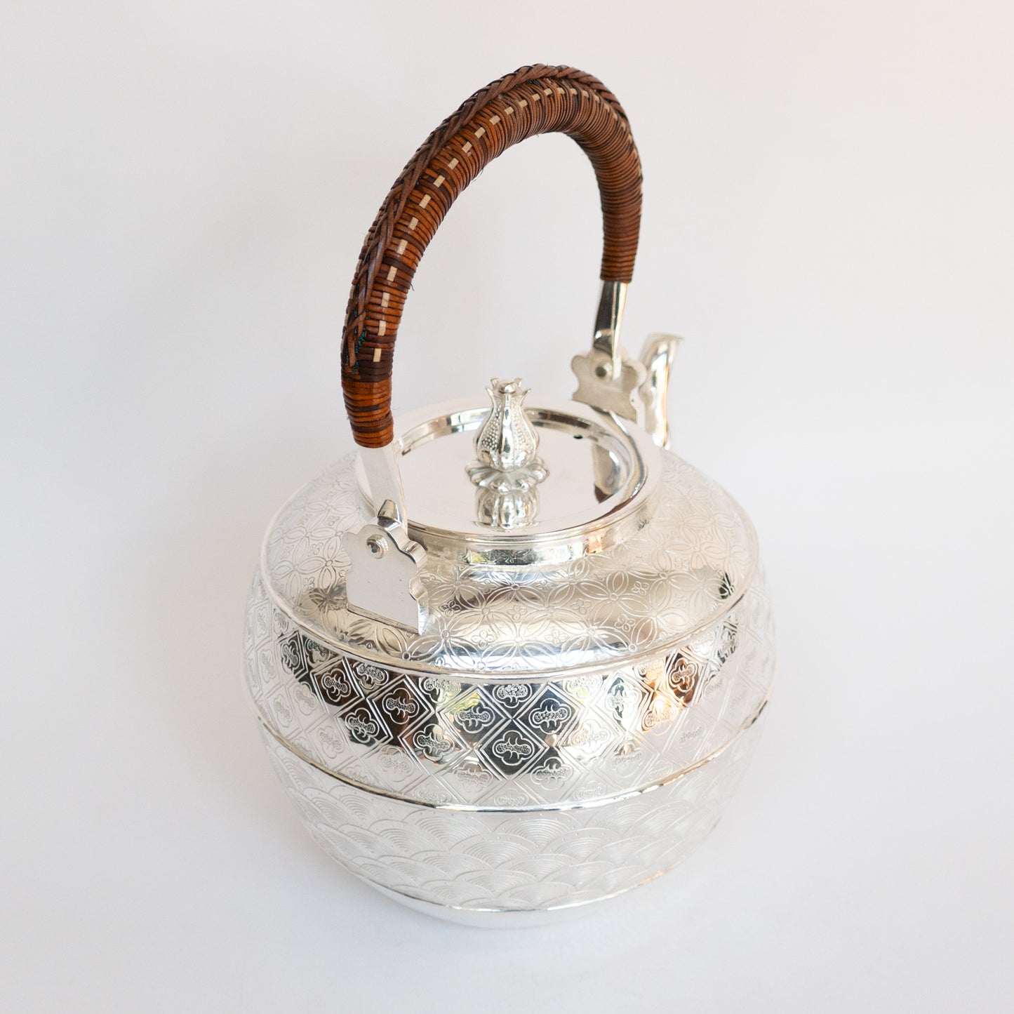 1.4L .999 Silver Kettle (Carved)