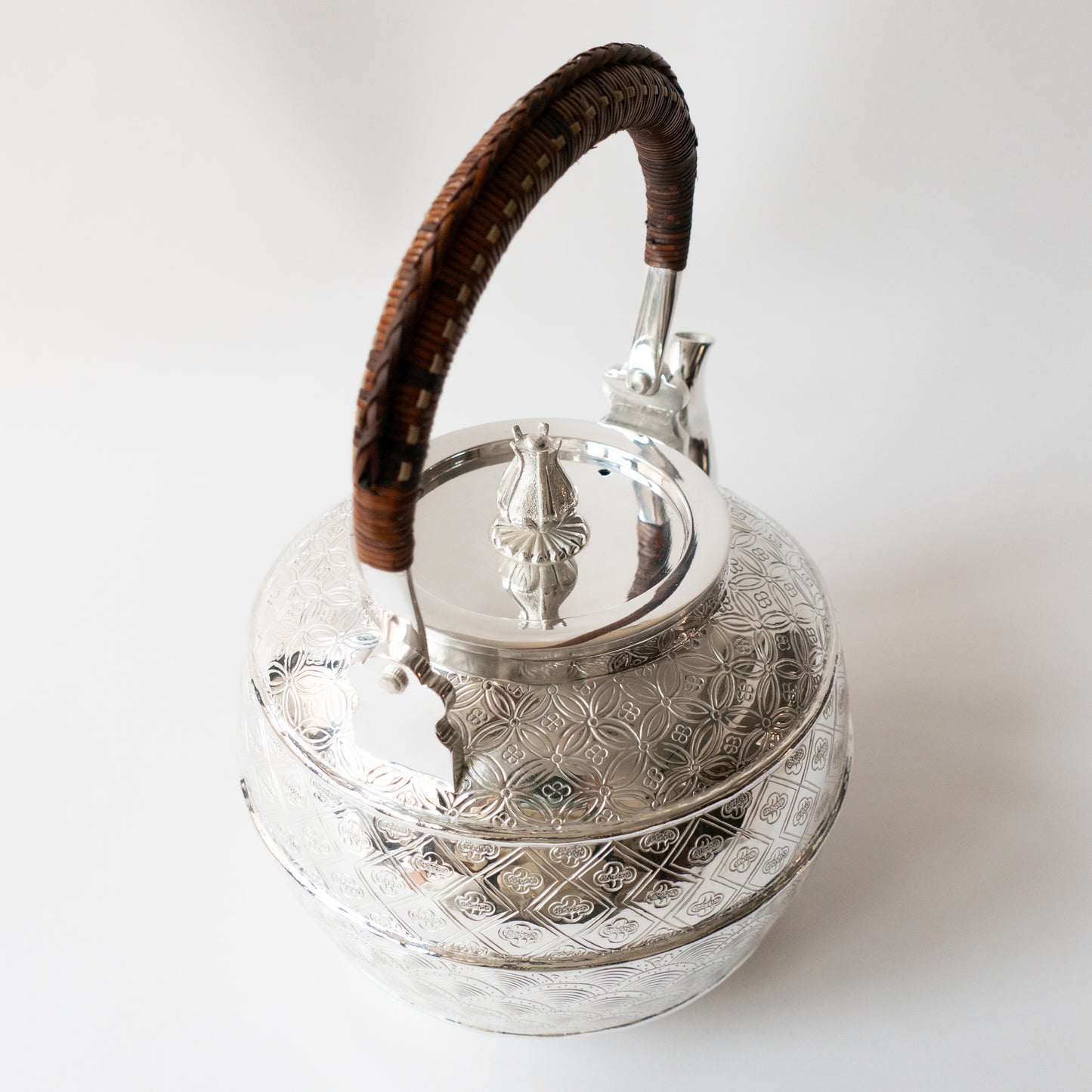 1.24L .999 Silver Kettle (Carved)