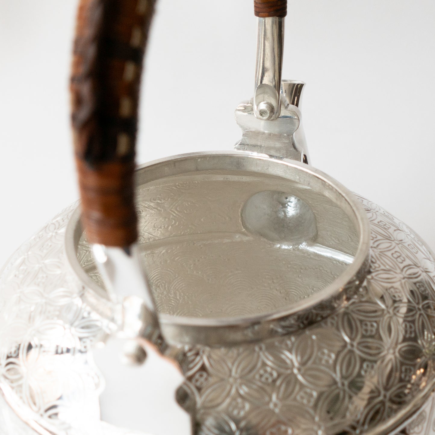 1.24L .999 Silver Kettle (Carved)