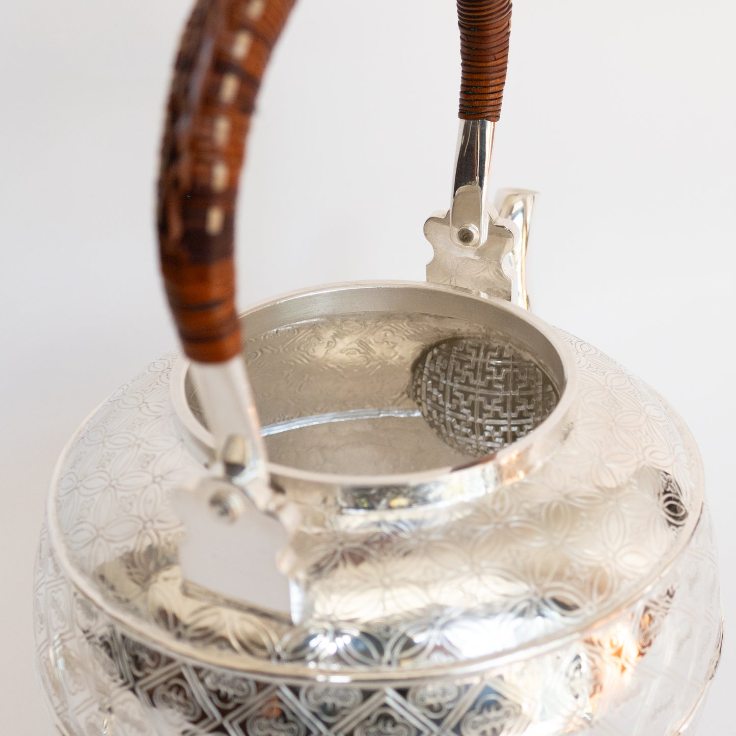 1.4L .999 Silver Kettle (Carved)