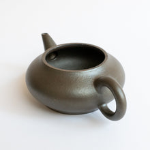 Load image into Gallery viewer, 90ml Fang Xia - Wood Fired Hongni Yin Chun Shui Ping Yixing Teapot
