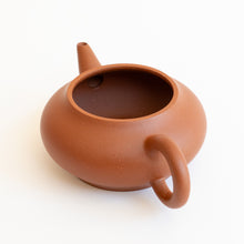 Load image into Gallery viewer, 90ml Fang Xia - Da Hongni Yin Chun Shui Ping Yixing Teapot
