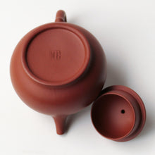 Load image into Gallery viewer, 135ml Yixing Panhu (潘壶）Hong Ni Tuiban Tea Pot
