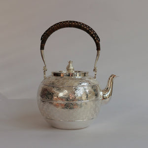 1.35L .999 Silver Kettle (Carved)