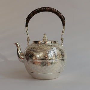 1.35L .999 Silver Kettle (Carved)