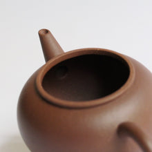 Load image into Gallery viewer, 100ml Fang Xia - QingShuiNi Shui Ping Yixing Teapot
