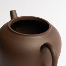 Load image into Gallery viewer, 115ml Fang Xia - DiCaoQing &#39;PingGai&#39; Yixing Teapot
